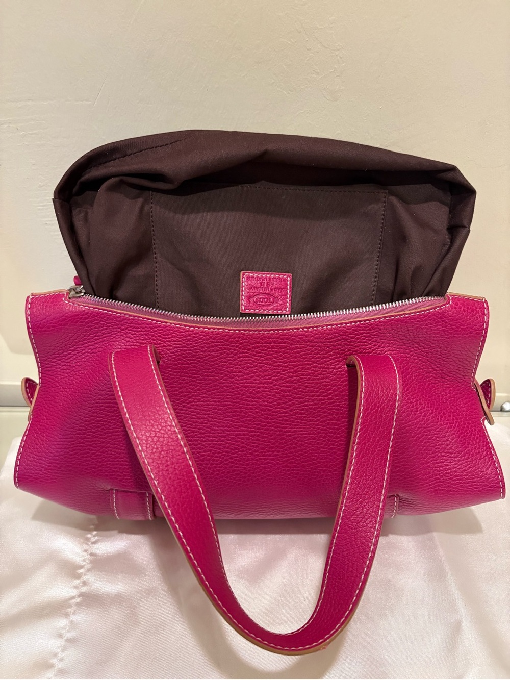 TOD'S Fuchsia Pebbled Leather purse with dustbag preowned - Picture 9 of 11